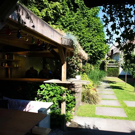 Bed & Breakfast Genesis 4*