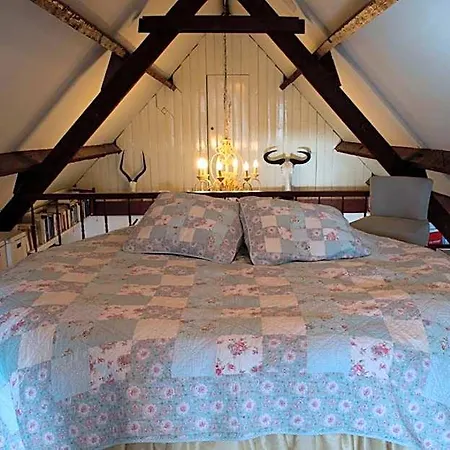 Bed & Breakfast Genesis 4*